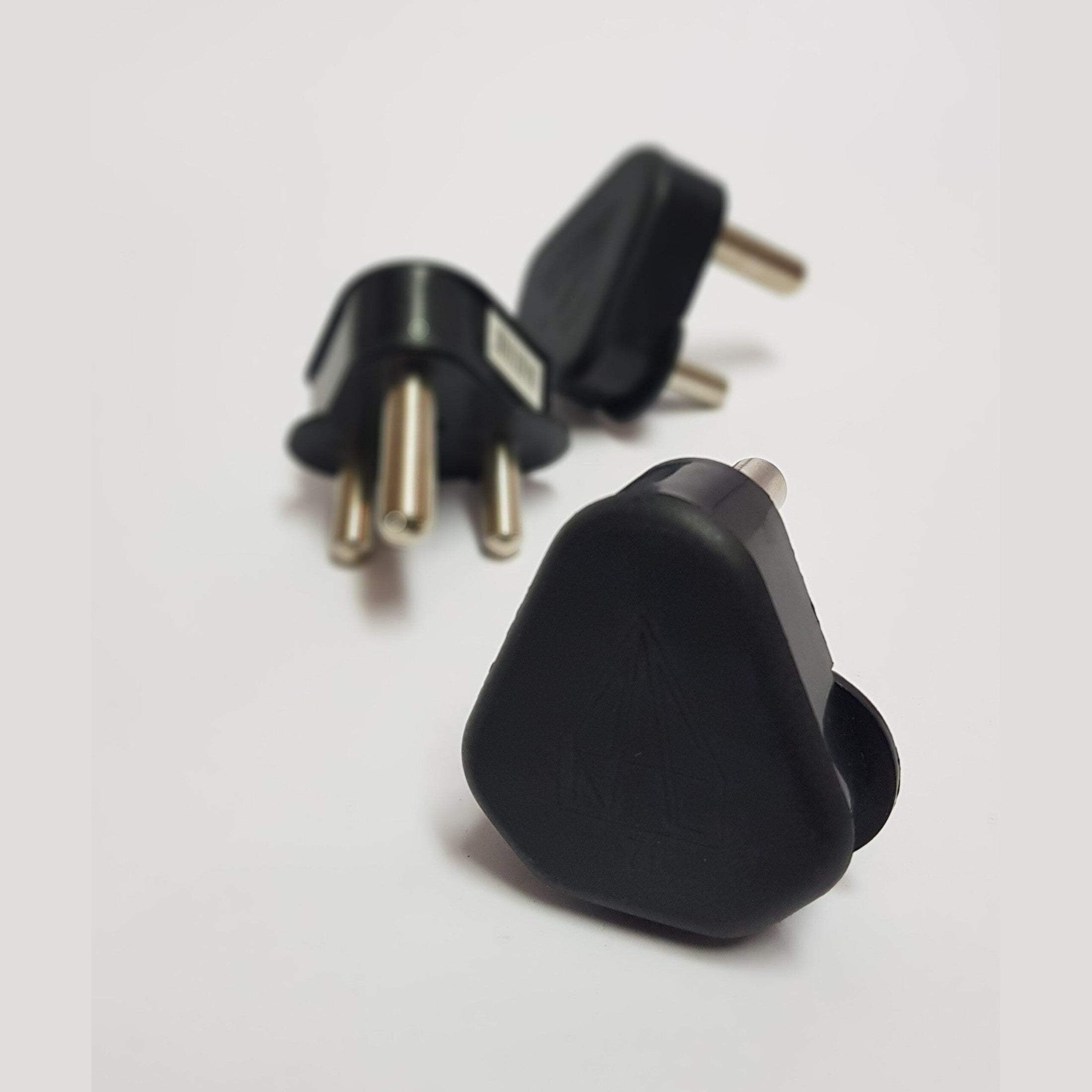 Heavy-Duty 3-Pin Plug Top 16A Black 1 view